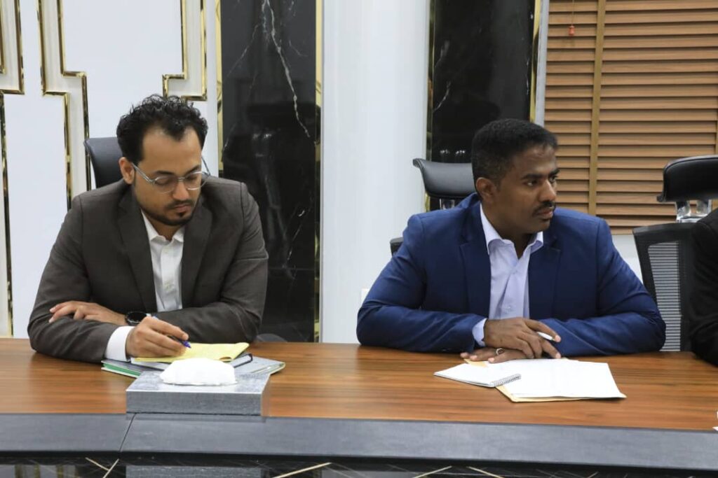 محافظ حضرموت يترأس اجتماعًا للسلطة التنفيذية ويؤكد أهمية الحفاظ على وحدة حضرموت وضمان توفير الخدمات الأساسية للمواطنين محافظ حضرموت يترأس اجتماعًا للسلطة التنفيذية ويؤكد أهمية الحفاظ على وحدة حضرموت وضمان توفير الخدمات الأساسية للمواطنين