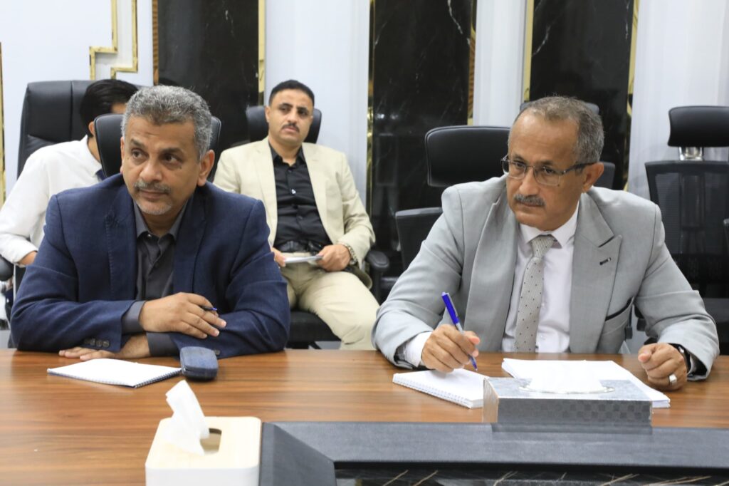 محافظ حضرموت يترأس اجتماعًا للسلطة التنفيذية ويؤكد أهمية الحفاظ على وحدة حضرموت وضمان توفير الخدمات الأساسية للمواطنين محافظ حضرموت يترأس اجتماعًا للسلطة التنفيذية ويؤكد أهمية الحفاظ على وحدة حضرموت وضمان توفير الخدمات الأساسية للمواطنين