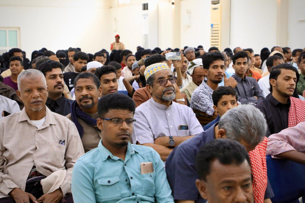 المحافظ الخنبشي يشهد احتفاء جامعة حضرموت بتخرّج الدفعة الـ 27 للعام الجامعي 2025/2024 المحافظ الخنبشي يشهد احتفاء جامعة حضرموت بتخرّج الدفعة الـ 27 للعام الجامعي 2025/2024