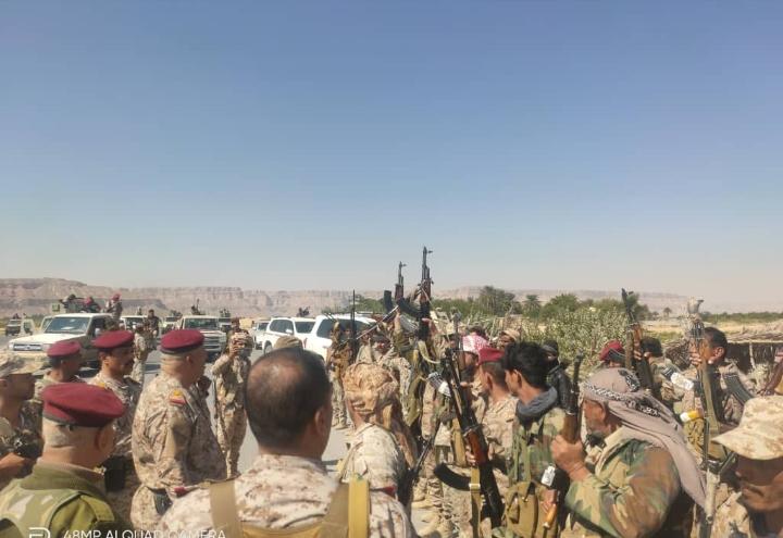 قائد المنطقة العسكرية الأولى وعدد من قادة درع الوطن يتفقدون المواقع الأمامية ويؤكدون جاهزية القوات. قائد المنطقة العسكرية الأولى وعدد من قادة درع الوطن يتفقدون المواقع الأمامية ويؤكدون جاهزية القوات.