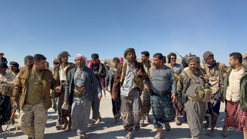 القائد الأعلى لقوات حماية حضرموت يطّلع ميدانيًا على جاهزية القوات المكلفة بتأمين الحقول والمنشآت النفطية القائد الأعلى لقوات حماية حضرموت يطّلع ميدانيًا على جاهزية القوات المكلفة بتأمين الحقول والمنشآت النفطية