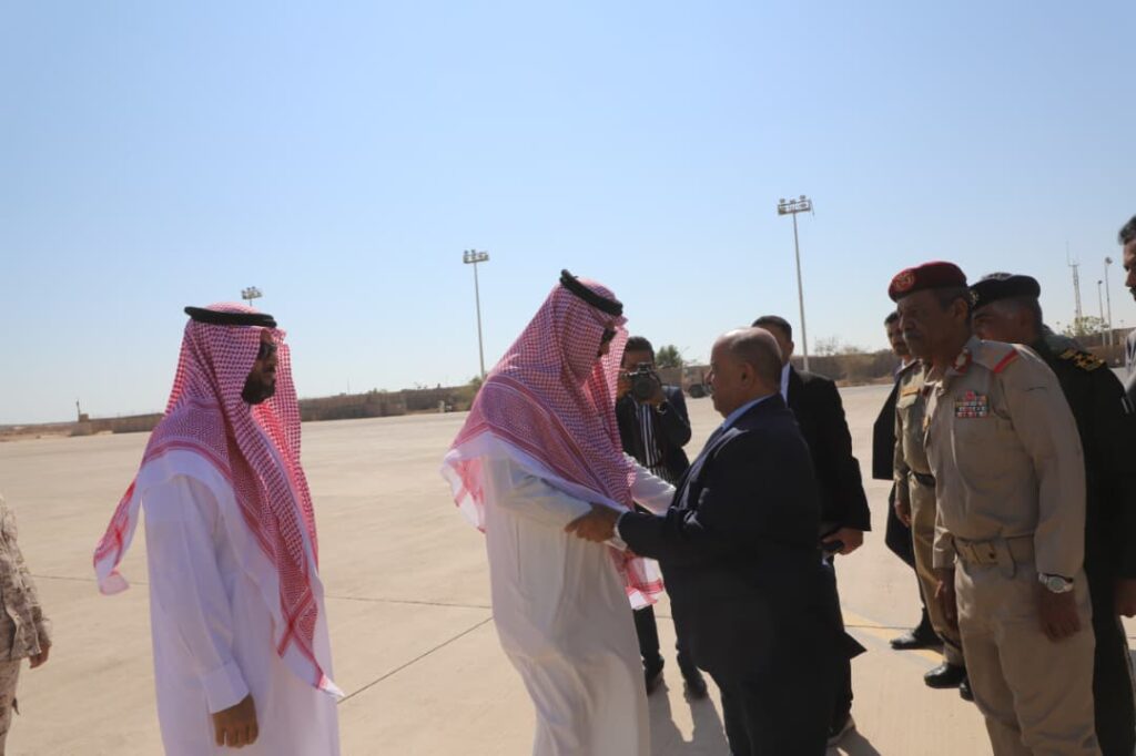 محافظ حضرموت يستقبل وفدًا أمنيًا وعسكريًا رفيع المستوى من المملكة العربية السعودية الشقيقة محافظ حضرموت يستقبل وفدًا أمنيًا وعسكريًا رفيع المستوى من المملكة العربية السعودية الشقيقة