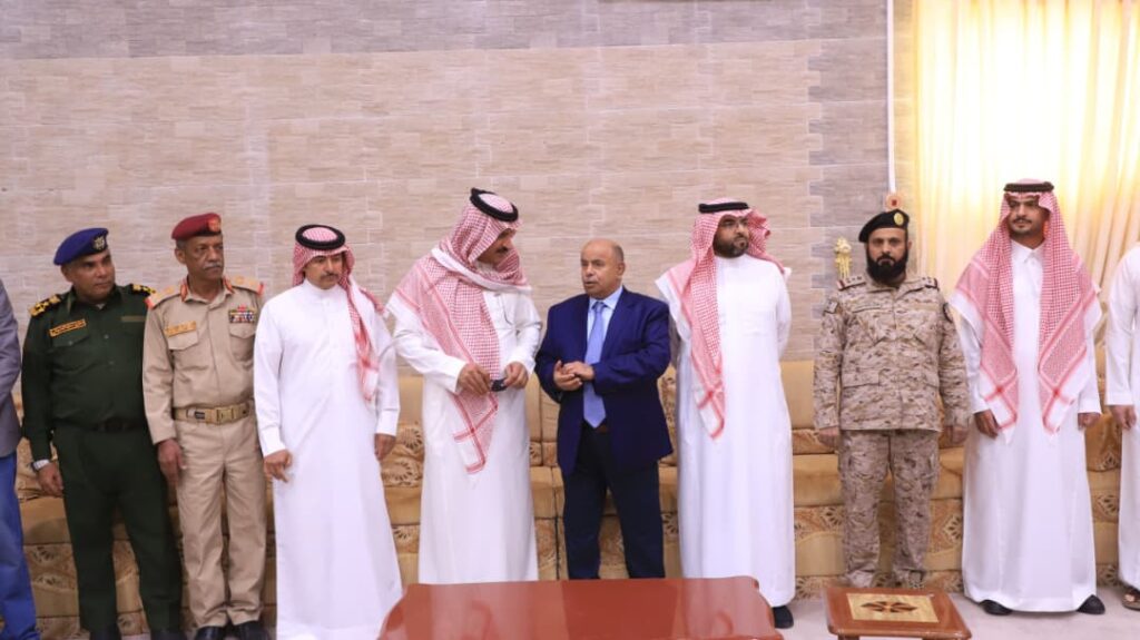 محافظ حضرموت يستقبل وفدًا أمنيًا وعسكريًا رفيع المستوى من المملكة العربية السعودية الشقيقة محافظ حضرموت يستقبل وفدًا أمنيًا وعسكريًا رفيع المستوى من المملكة العربية السعودية الشقيقة