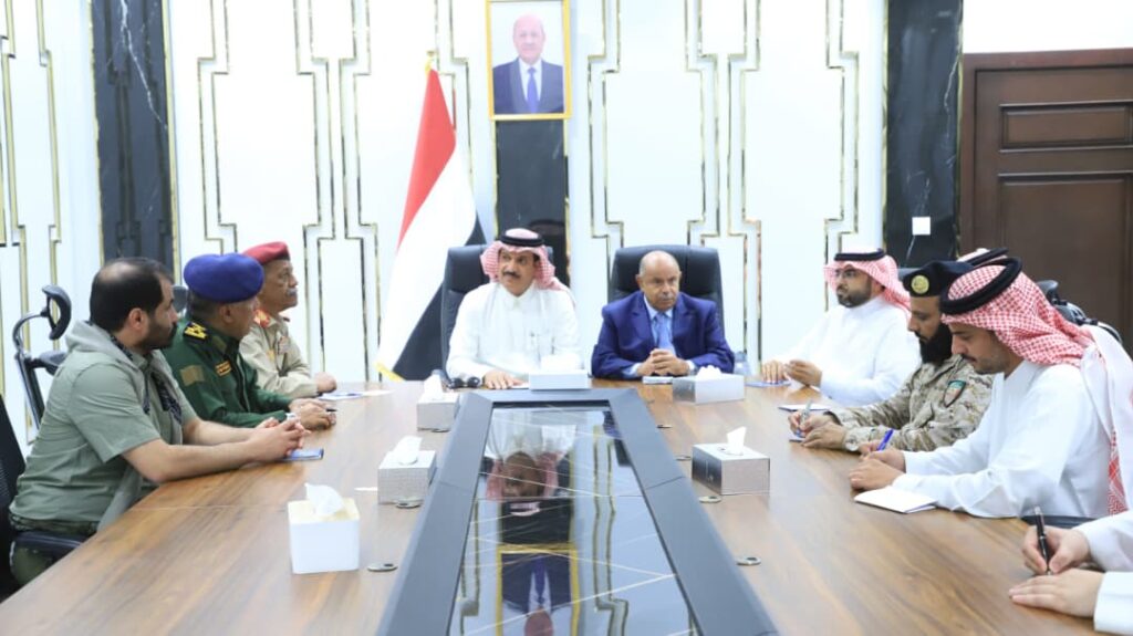 محافظ حضرموت يستقبل وفدًا أمنيًا وعسكريًا رفيع المستوى من المملكة العربية السعودية الشقيقة محافظ حضرموت يستقبل وفدًا أمنيًا وعسكريًا رفيع المستوى من المملكة العربية السعودية الشقيقة