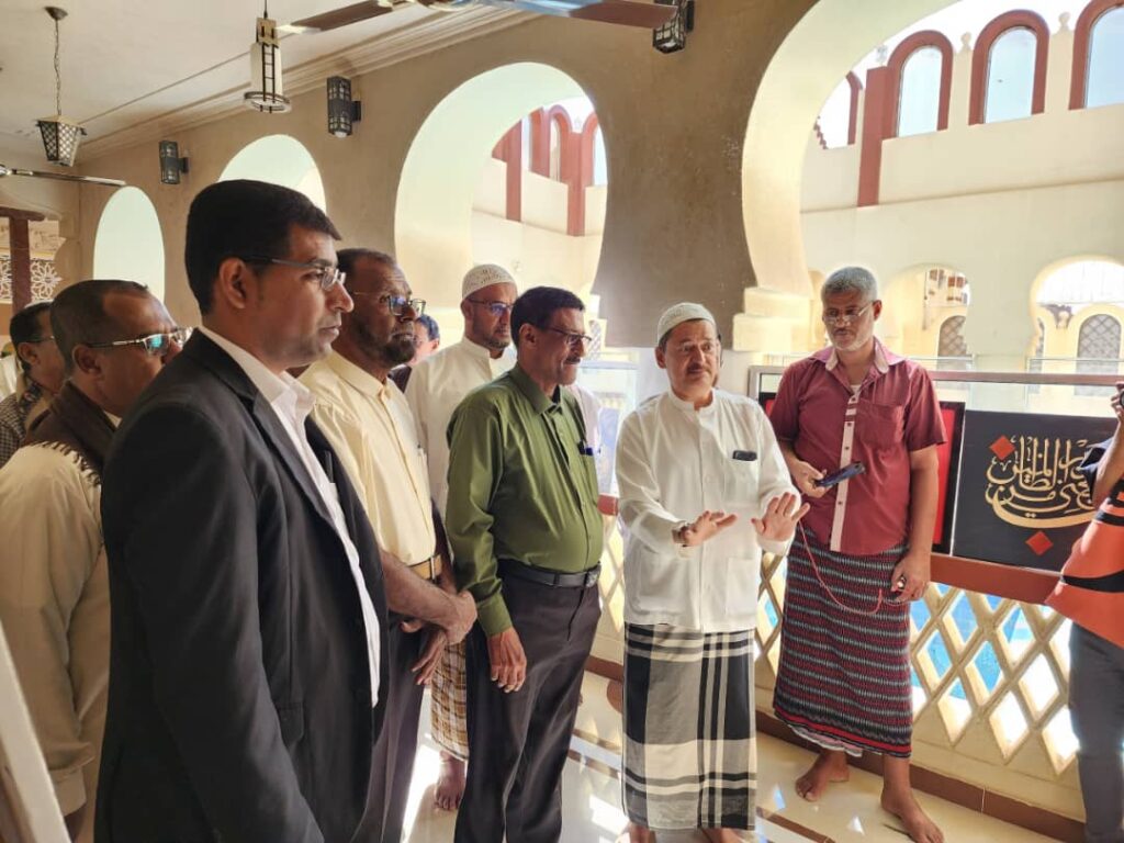 بتنظيم مكتب الثقافة.. مدير عام مديرية تريم يفتتح معرض "تريم بريشة هشام" للفنان هشام بن يحيى بتنظيم مكتب الثقافة.. مدير عام مديرية تريم يفتتح معرض "تريم بريشة هشام" للفنان هشام بن يحيى