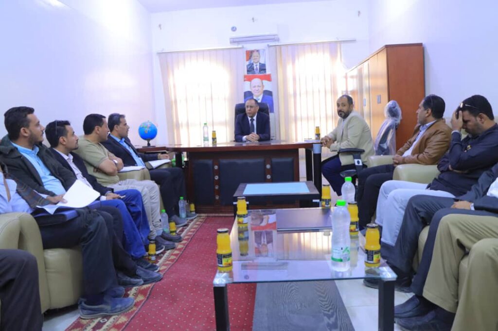 وزير الصناعة والتجارة يتفقد مكتب الوزارة في مأرب وينفذ زيارة ميدانية للرقابة على الأسواق وزير الصناعة والتجارة يتفقد مكتب الوزارة في مأرب وينفذ زيارة ميدانية للرقابة على الأسواق