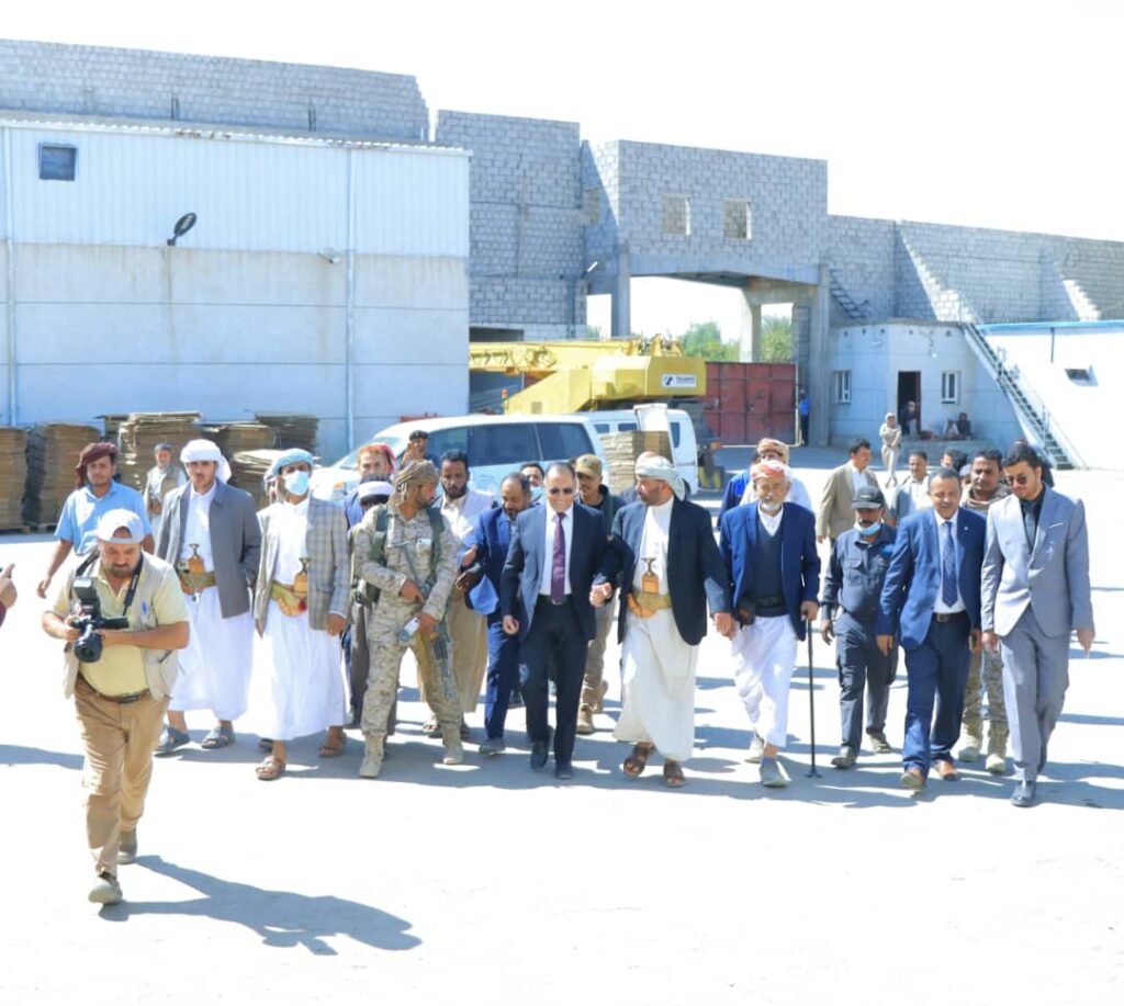 مأرب: وزير الصناعة يتراس اجتماع لجنة الاصلاحات السعرية ويزور عددا من المصانع مأرب: وزير الصناعة يتراس اجتماع لجنة الاصلاحات السعرية ويزور عددا من المصانع