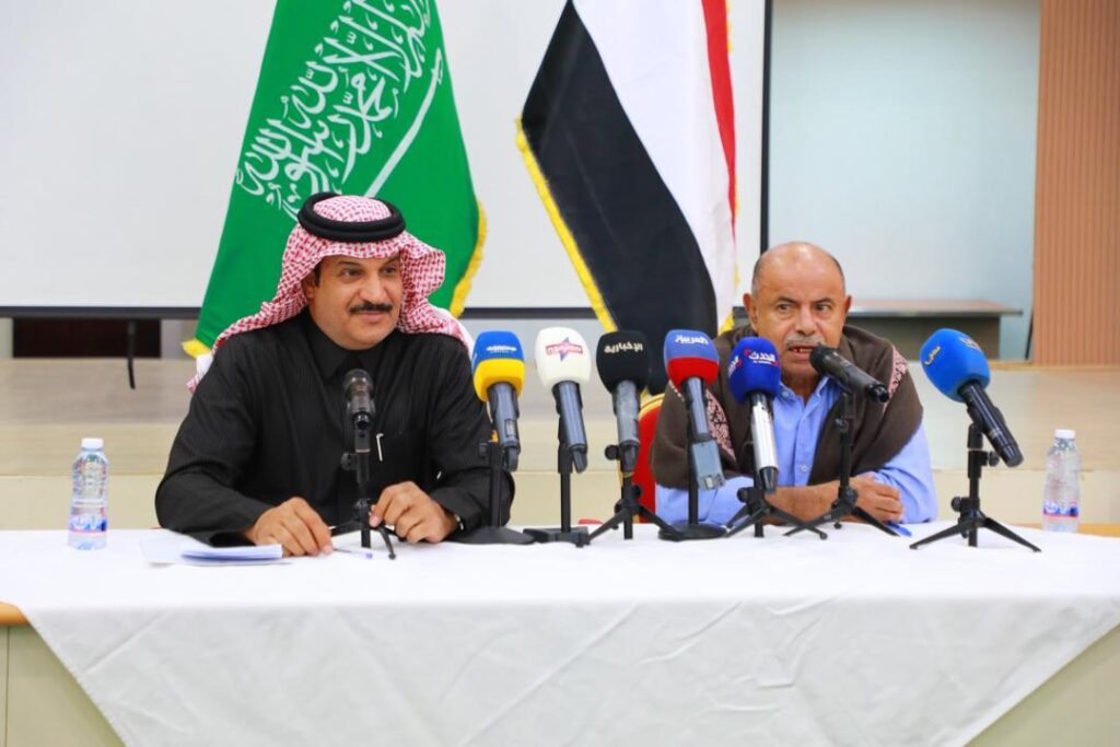 محافظ حضرموت والوفد السعودي يلتقيان الوجهاء والأعيان والقيادات السياسية والاجتماعية بمحافظة حضرموت محافظ حضرموت والوفد السعودي يلتقيان الوجهاء والأعيان والقيادات السياسية والاجتماعية بمحافظة حضرموت