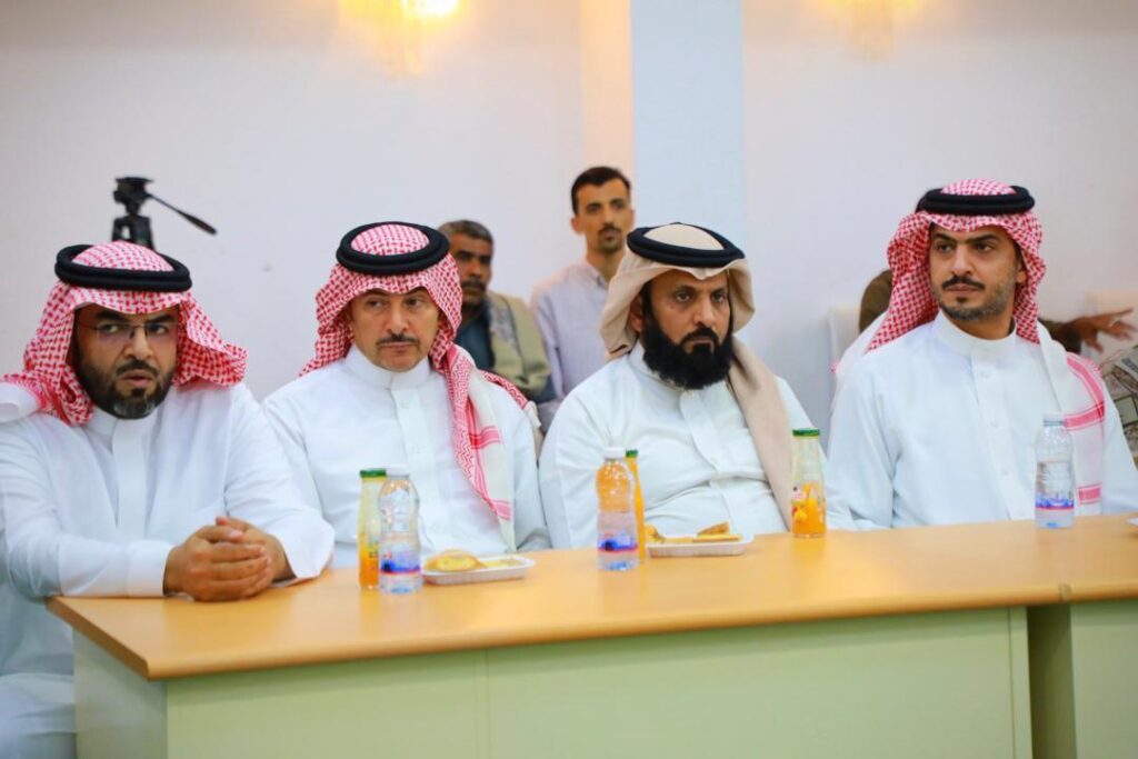 محافظ حضرموت والوفد السعودي يلتقيان الوجهاء والأعيان والقيادات السياسية والاجتماعية بمحافظة حضرموت محافظ حضرموت والوفد السعودي يلتقيان الوجهاء والأعيان والقيادات السياسية والاجتماعية بمحافظة حضرموت