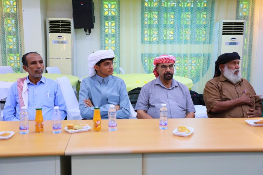 محافظ حضرموت والوفد السعودي يلتقيان الوجهاء والأعيان والقيادات السياسية والاجتماعية بمحافظة حضرموت محافظ حضرموت والوفد السعودي يلتقيان الوجهاء والأعيان والقيادات السياسية والاجتماعية بمحافظة حضرموت