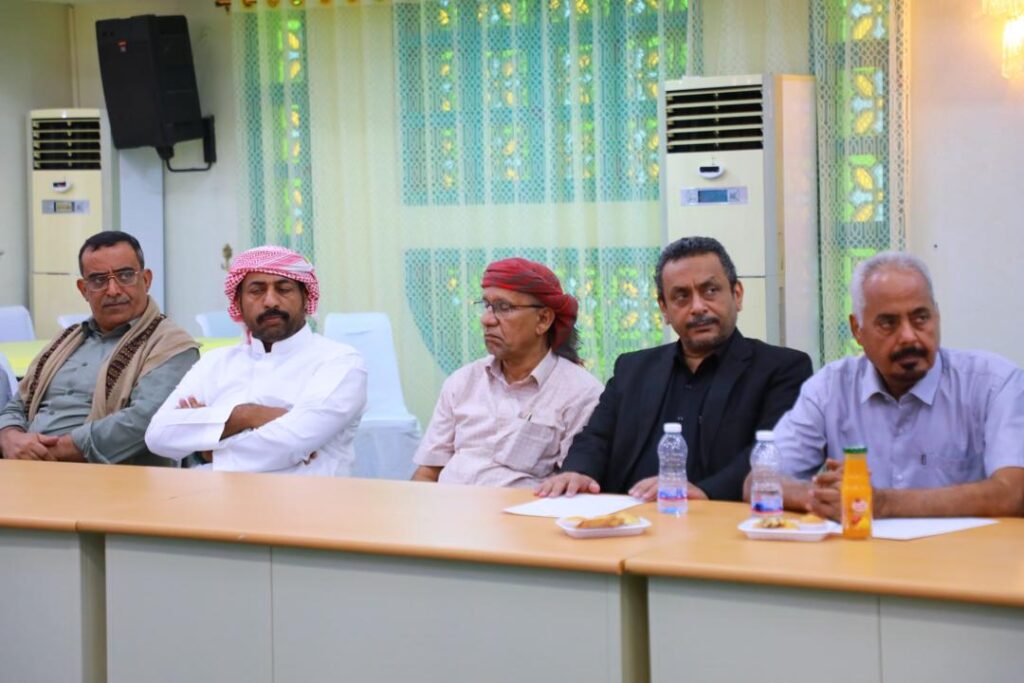 محافظ حضرموت والوفد السعودي يلتقيان الوجهاء والأعيان والقيادات السياسية والاجتماعية بمحافظة حضرموت محافظ حضرموت والوفد السعودي يلتقيان الوجهاء والأعيان والقيادات السياسية والاجتماعية بمحافظة حضرموت