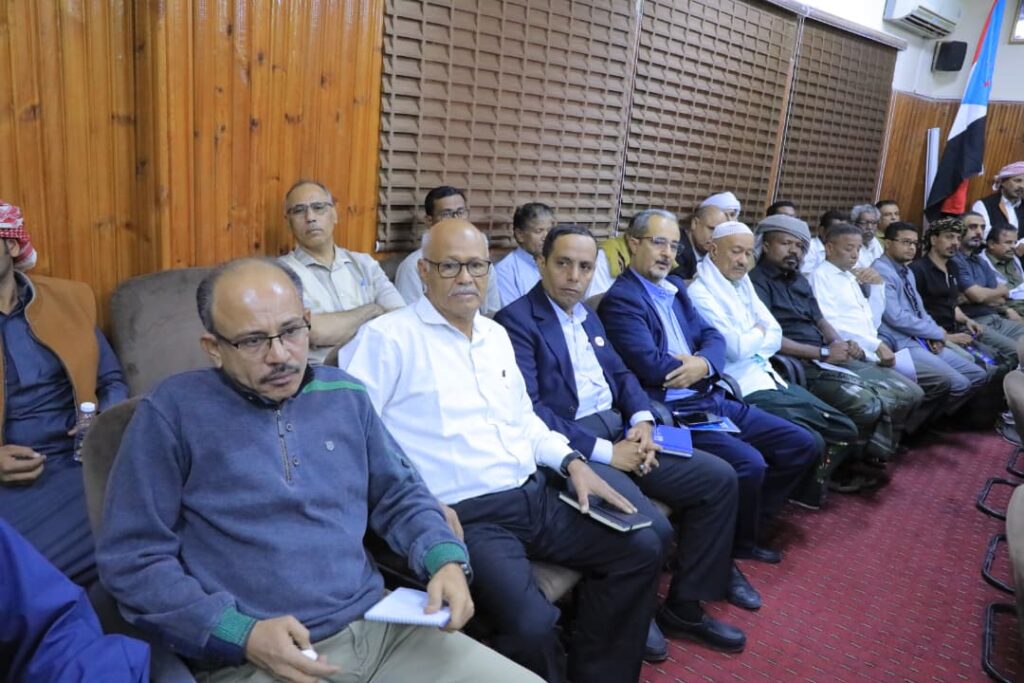 في اللقاء المشترك الذي جمع قيادة السلطة المحلية وقيادة المجلس الانتقالي في اللقاء المشترك الذي جمع قيادة السلطة المحلية وقيادة المجلس الانتقالي