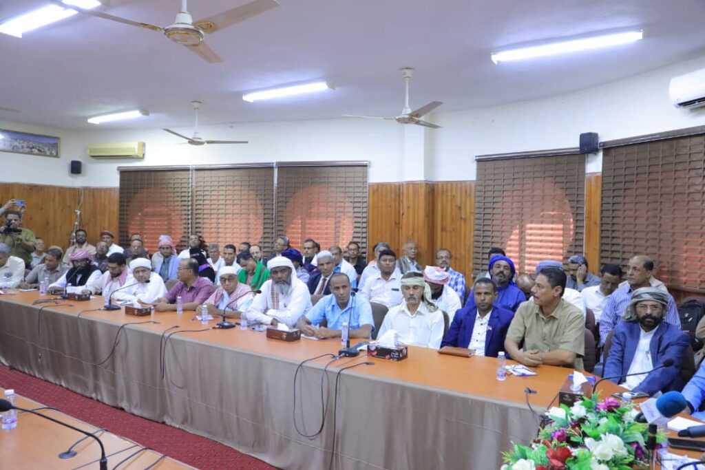 في اللقاء المشترك الذي جمع قيادة السلطة المحلية وقيادة المجلس الانتقالي في اللقاء المشترك الذي جمع قيادة السلطة المحلية وقيادة المجلس الانتقالي