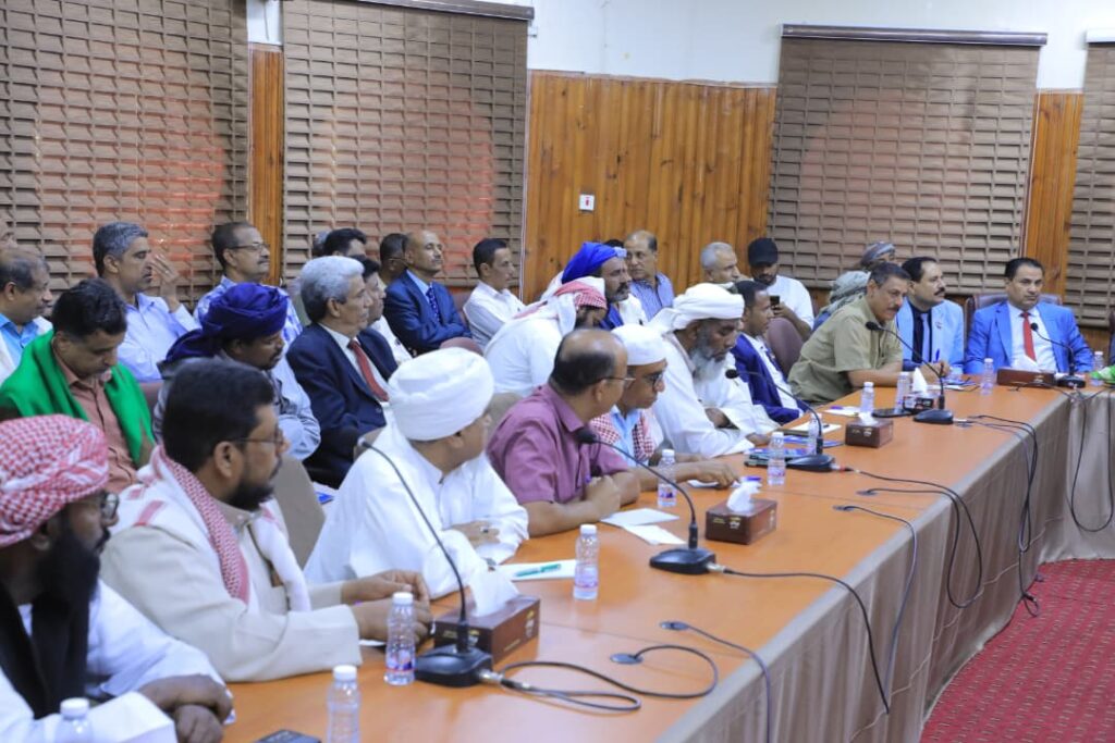 في اللقاء المشترك الذي جمع قيادة السلطة المحلية وقيادة المجلس الانتقالي في اللقاء المشترك الذي جمع قيادة السلطة المحلية وقيادة المجلس الانتقالي