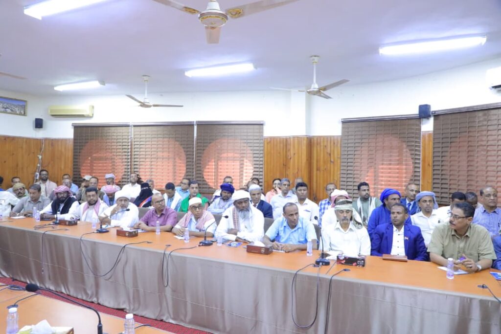 في اللقاء المشترك الذي جمع قيادة السلطة المحلية وقيادة المجلس الانتقالي في اللقاء المشترك الذي جمع قيادة السلطة المحلية وقيادة المجلس الانتقالي