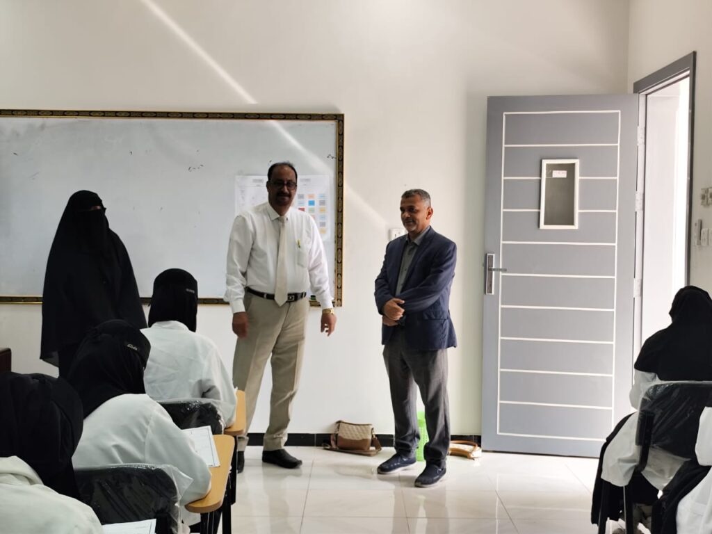 الوكيل باصريح يدشن أمتحانات الفصل الدراسي الأول بمعهد العلوم الصحية م/حضرموت بالمكلا للعام الدراسي 2025-2026م الوكيل باصريح يدشن أمتحانات الفصل الدراسي الأول بمعهد العلوم الصحية م/حضرموت بالمكلا للعام الدراسي 2025-2026م