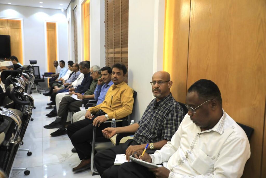 محافظ حضرموت يرأس اجتماعًا استثنائيًا للمكتب التنفيذي بالمحافظة محافظ حضرموت يرأس اجتماعًا استثنائيًا للمكتب التنفيذي بالمحافظة