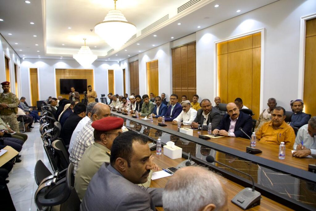 محافظ حضرموت يرأس اجتماعًا استثنائيًا للمكتب التنفيذي بالمحافظة محافظ حضرموت يرأس اجتماعًا استثنائيًا للمكتب التنفيذي بالمحافظة