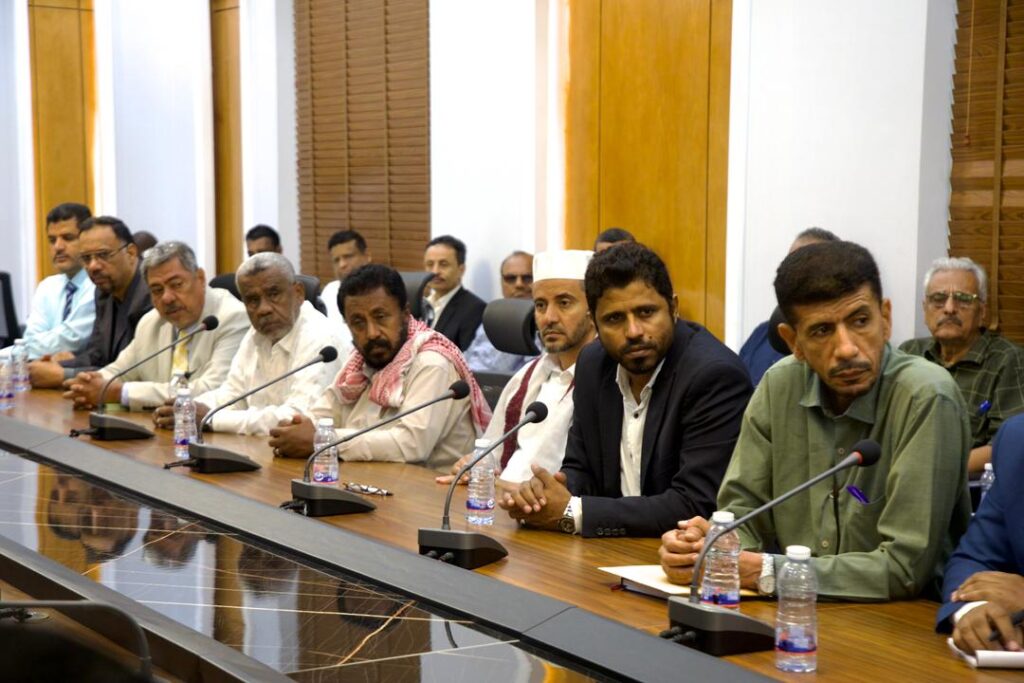 محافظ حضرموت يرأس اجتماعًا استثنائيًا للمكتب التنفيذي بالمحافظة محافظ حضرموت يرأس اجتماعًا استثنائيًا للمكتب التنفيذي بالمحافظة