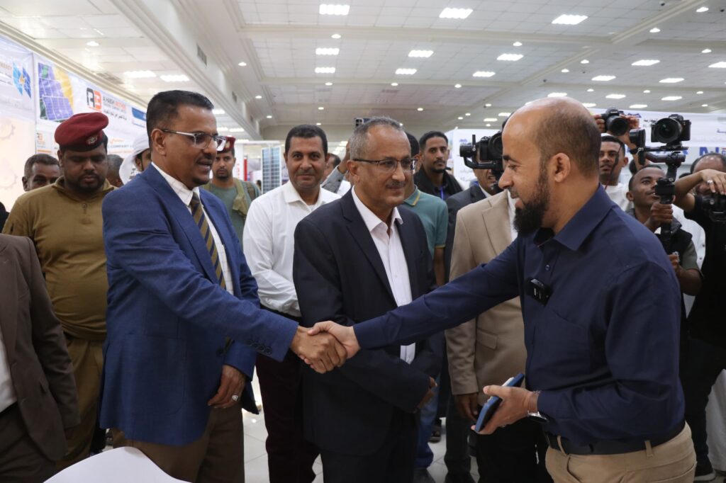 الأمين العام لمحلي حضرموت يفتتح معرض حضرموت الأول للطاقة الشمسية والمتجددة الأمين العام لمحلي حضرموت يفتتح معرض حضرموت الأول للطاقة الشمسية والمتجددة