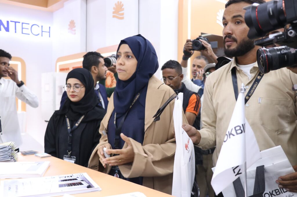 الأمين العام لمحلي حضرموت يفتتح معرض حضرموت الأول للطاقة الشمسية والمتجددة الأمين العام لمحلي حضرموت يفتتح معرض حضرموت الأول للطاقة الشمسية والمتجددة