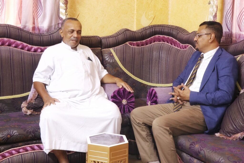 الأمين العام لمحلي حضرموت يطمئن على صحة الأستاذ صلاح رشيد أحد كوادر مكتب وزارة المالية بالمحافظة الأمين العام لمحلي حضرموت يطمئن على صحة الأستاذ صلاح رشيد أحد كوادر مكتب وزارة المالية بالمحافظة