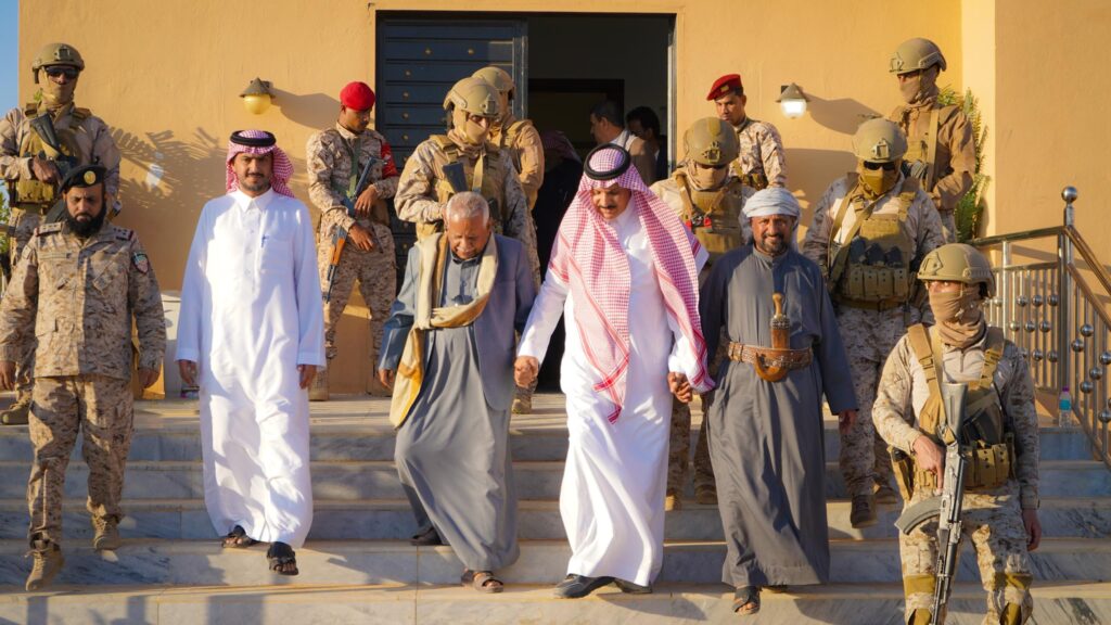 ضمن جهود المملكة العربية السعودية في احتواء الأزمة في حضرموت .. الوفد السعودي وقيادة السلطة المحلية بحضرموت تلتقيان قيادات الكتلة البرلمانية والشورى ومرجعيات قبائل حضرموت ضمن جهود المملكة العربية السعودية في احتواء الأزمة في حضرموت .. الوفد السعودي وقيادة السلطة المحلية بحضرموت تلتقيان قيادات الكتلة البرلمانية والشورى ومرجعيات قبائل حضرموت