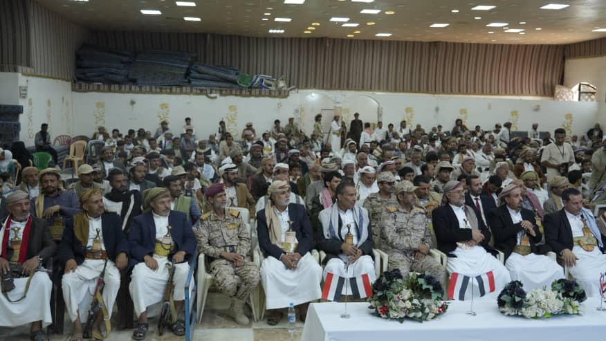 مأرب….رئيس هيئة أركان الجيش اليمني يشيد ببطولات وتضحيات قبيلة أرحب. مأرب….رئيس هيئة أركان الجيش اليمني يشيد ببطولات وتضحيات قبيلة أرحب.