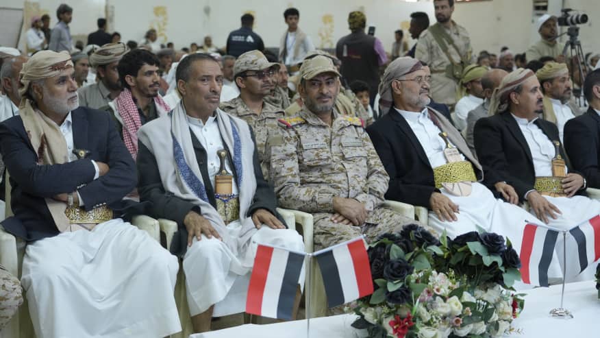 مأرب….رئيس هيئة أركان الجيش اليمني يشيد ببطولات وتضحيات قبيلة أرحب. مأرب….رئيس هيئة أركان الجيش اليمني يشيد ببطولات وتضحيات قبيلة أرحب.