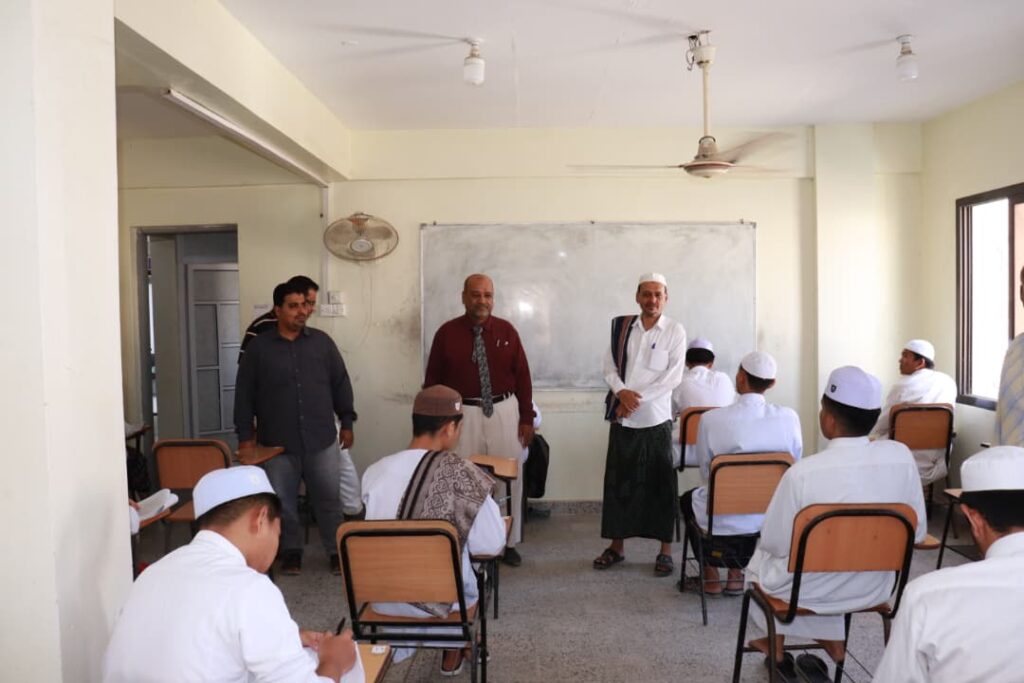 الأمين العام للجامعة يُدشّن امتحانات الفصل الدراسي الأول بكلية الشريعة والقانون بالمكلا الأمين العام للجامعة يُدشّن امتحانات الفصل الدراسي الأول بكلية الشريعة والقانون بالمكلا