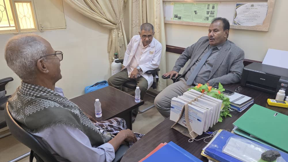 وكيل محافظة حضرموت لشؤون مديريات الوادي والصحراء الاستاذ عامر سعيد العامري يقوم بزيارة للمركز الصحي الإسعافي بتاربة وكيل محافظة حضرموت لشؤون مديريات الوادي والصحراء الاستاذ عامر سعيد العامري يقوم بزيارة للمركز الصحي الإسعافي بتاربة