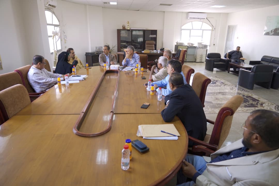 محافظ عدن يطّلع على سير العمل في مبنى إدارتي الطرق والإنارة ويوجّه بمعالجة أي إشكاليات تعترض تنفيذ المشاريع الجارية - محافظ عدن يطّلع على سير العمل في مبنى إدارتي الطرق والإنارة ويوجّه بمعالجة أي إشكاليات تعترض تنفيذ المشاريع الجارية -