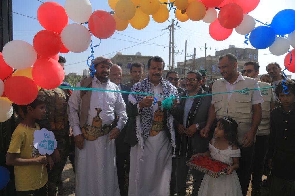 افتتاح مشروع بئر ارتوازي بمنطقة الروضة في محافظة مأرب بدعم فاعلات خير من قطر افتتاح مشروع بئر ارتوازي بمنطقة الروضة في محافظة مأرب بدعم فاعلات خير من قطر