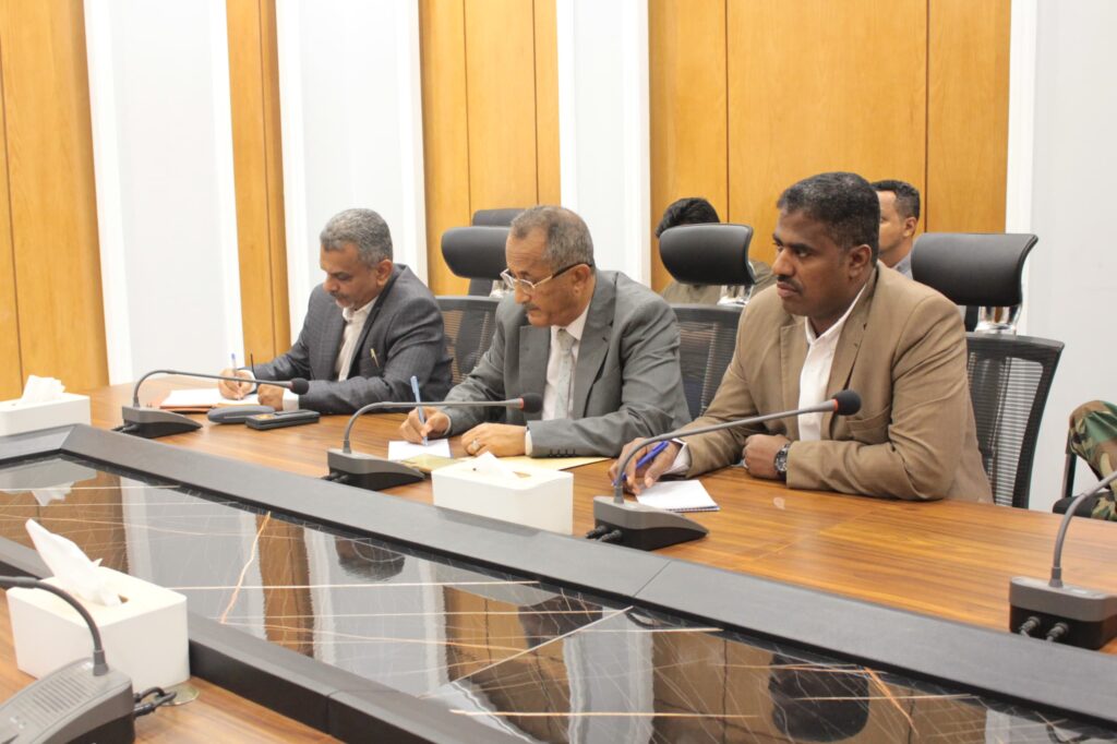 أمين عام محلي حضرموت يشيد بتدخلات الأمم المتحدة في الجوانب الإنسانية بالمحافظة أمين عام محلي حضرموت يشيد بتدخلات الأمم المتحدة في الجوانب الإنسانية بالمحافظة