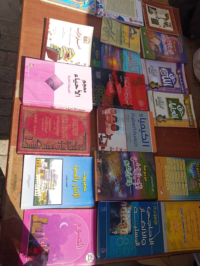 بمناسبة اليوم العالمي للغة العربية .. مدرسة عبدالله بن سميط بمدينة شبام تنظم معرض الكتب المتنوعة بمناسبة اليوم العالمي للغة العربية .. مدرسة عبدالله بن سميط بمدينة شبام تنظم معرض الكتب المتنوعة