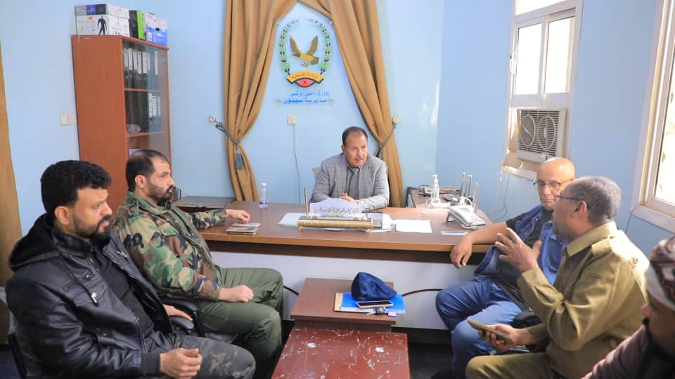 الوكيل العامري يتفقد عدداً من الإدارات الأمنية والأجهزة النيابية والخدمية ويؤكد على تسريع الإجراءات وتعزيز تطبيع الحياة الوكيل العامري يتفقد عدداً من الإدارات الأمنية والأجهزة النيابية والخدمية ويؤكد على تسريع الإجراءات وتعزيز تطبيع الحياة