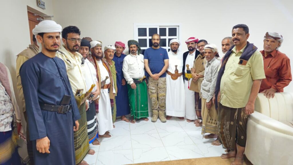 وفد من قبائل يافع حضرموت يلتقي العميد صالح بن الشيخ أبو بكر بن سالم أبو علي الحضرمي وفد من قبائل يافع حضرموت يلتقي العميد صالح بن الشيخ أبو بكر بن سالم أبو علي الحضرمي