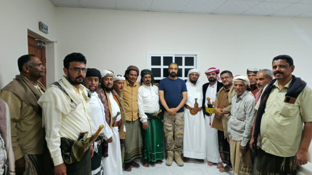 وفد من قبائل يافع حضرموت يلتقي العميد صالح بن الشيخ أبو بكر بن سالم أبو علي الحضرمي وفد من قبائل يافع حضرموت يلتقي العميد صالح بن الشيخ أبو بكر بن سالم أبو علي الحضرمي