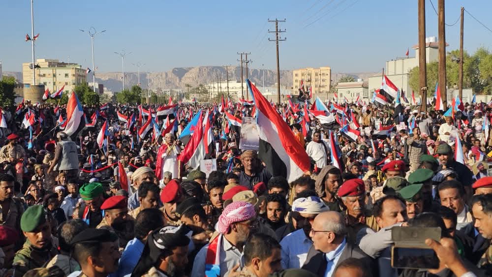 تعرف على البيان الختامي لمليونية النصر وإعلان دولة الجنوب العربي التي اقيمت في سيئون: تعرف على البيان الختامي لمليونية النصر وإعلان دولة الجنوب العربي التي اقيمت في سيئون: