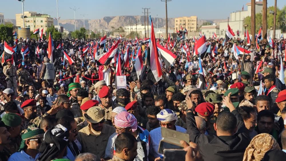 تعرف على البيان الختامي لمليونية النصر وإعلان دولة الجنوب العربي التي اقيمت في سيئون: تعرف على البيان الختامي لمليونية النصر وإعلان دولة الجنوب العربي التي اقيمت في سيئون: