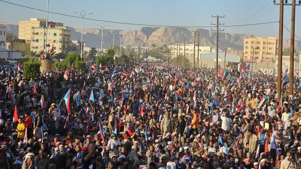 تعرف على البيان الختامي لمليونية النصر وإعلان دولة الجنوب العربي التي اقيمت في سيئون: تعرف على البيان الختامي لمليونية النصر وإعلان دولة الجنوب العربي التي اقيمت في سيئون: