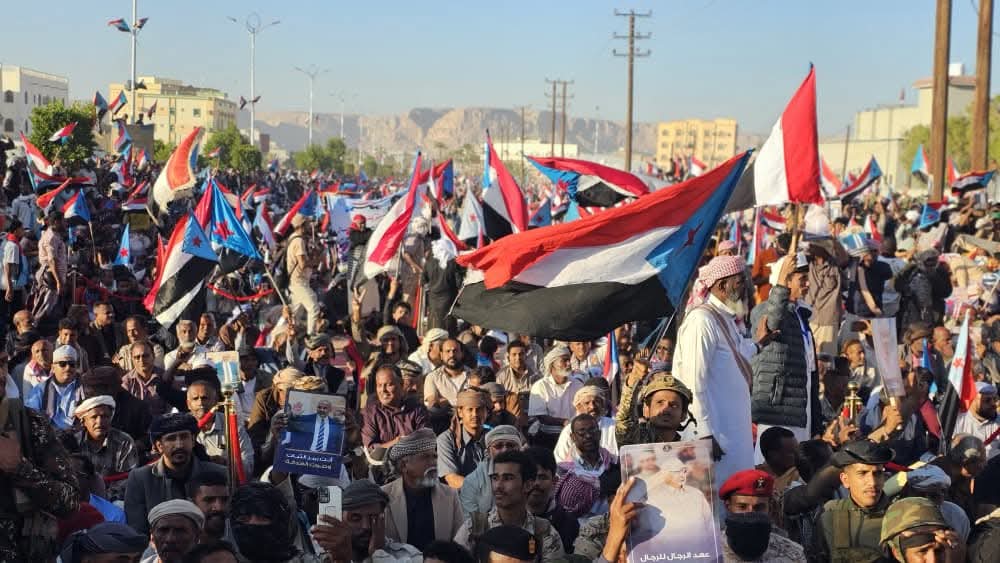 تعرف على البيان الختامي لمليونية النصر وإعلان دولة الجنوب العربي التي اقيمت في سيئون: تعرف على البيان الختامي لمليونية النصر وإعلان دولة الجنوب العربي التي اقيمت في سيئون: