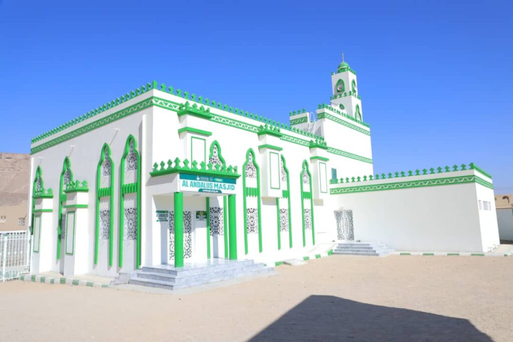 الوكيل العامري يفتتح مشروع مجمع الأندلس التنموي بمنطقة تاربة بمديرية سيئون الوكيل العامري يفتتح مشروع مجمع الأندلس التنموي بمنطقة تاربة بمديرية سيئون