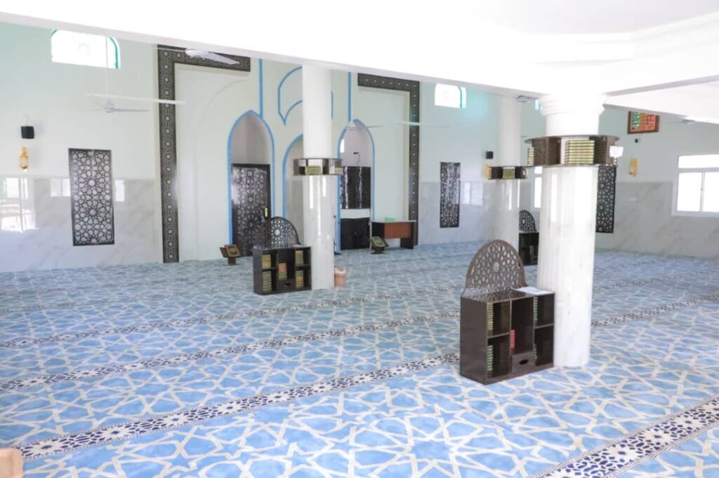 الوكيل العامري يفتتح مشروع مجمع الأندلس التنموي بمنطقة تاربة بمديرية سيئون الوكيل العامري يفتتح مشروع مجمع الأندلس التنموي بمنطقة تاربة بمديرية سيئون