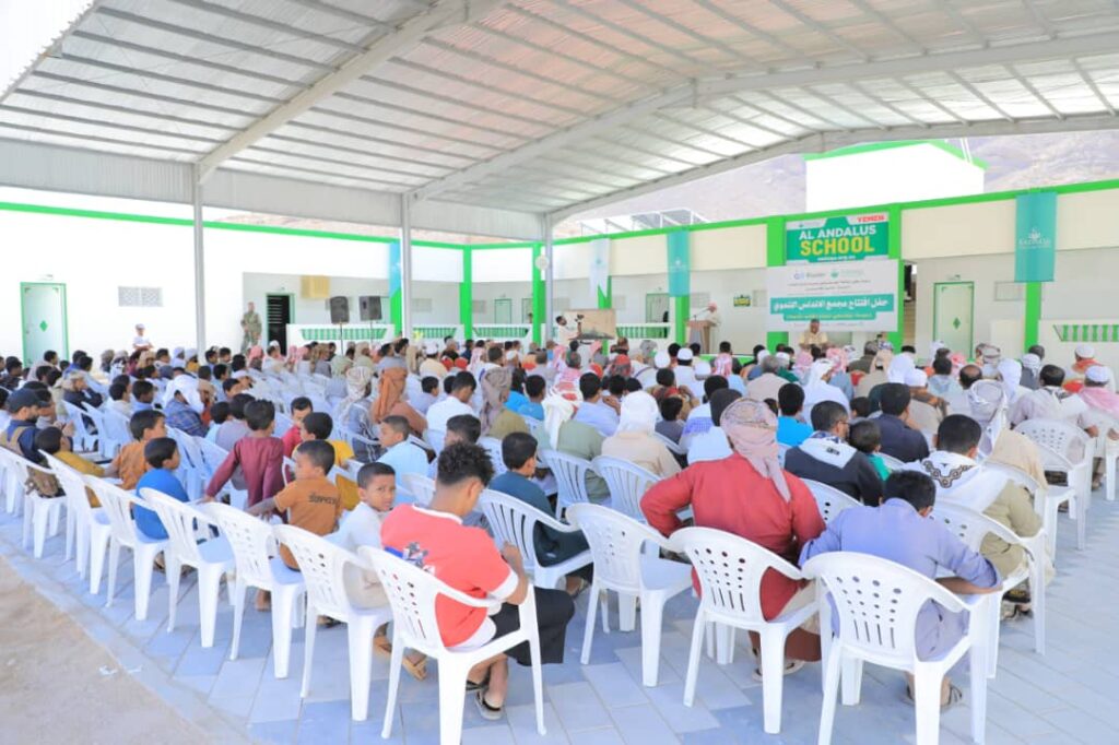 الوكيل العامري يفتتح مشروع مجمع الأندلس التنموي بمنطقة تاربة بمديرية سيئون الوكيل العامري يفتتح مشروع مجمع الأندلس التنموي بمنطقة تاربة بمديرية سيئون