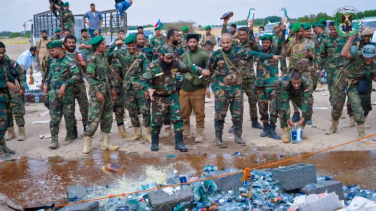 باشراف العميد الوالي.. إدارة مكافحة المخد_رات بقوات الحزام الأمني تتلف (2795) قارورة وعلبة من الخمو/ر المهربة - باشراف العميد الوالي.. إدارة مكافحة المخد_رات بقوات الحزام الأمني تتلف (2795) قارورة وعلبة من الخمو/ر المهربة -