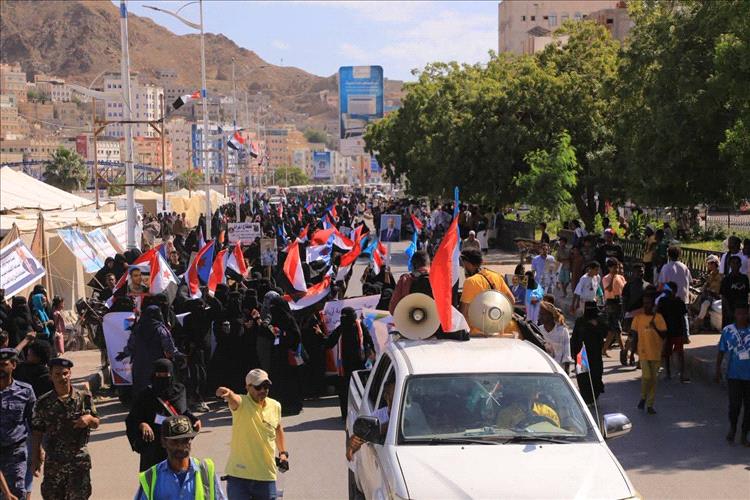 اخبار وتقارير - صور - حرائر حضرموت يتجمعن بالمكلا في حشد غفير دعماً لاستقلال دولة الجنوب اخبار وتقارير - صور - حرائر حضرموت يتجمعن بالمكلا في حشد غفير دعماً لاستقلال دولة الجنوب