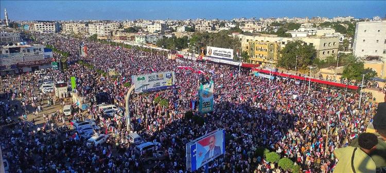 اخبار وتقارير - صور - عدن تشهد أكبر مليونية جنوبية تلبية لدعوة الرئيس الزُبيدي اخبار وتقارير - صور - عدن تشهد أكبر مليونية جنوبية تلبية لدعوة الرئيس الزُبيدي