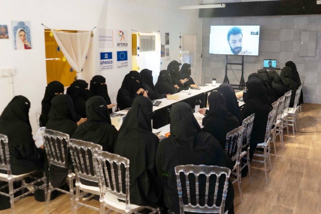 74 فتاة يحققن استفادة نوعية من التدريب الفني داخل مساحة آرت مكس 74 فتاة يحققن استفادة نوعية من التدريب الفني داخل مساحة آرت مكس