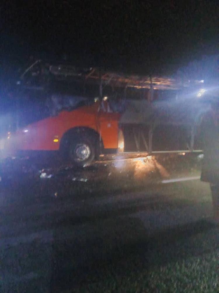 رئيس هيئة النقل البري يوجّه بنزول ميداني للاطلاع على أسباب احتراق حافلة ركاب في نقيل العرقوب بأبين - رئيس هيئة النقل البري يوجّه بنزول ميداني للاطلاع على أسباب احتراق حافلة ركاب في نقيل العرقوب بأبين -